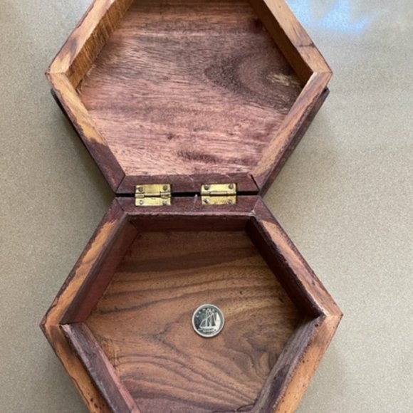 Hexagonal CARVED WOOD TRINKET BOX WITH HINGED LID for Jewelry, Décor, Treasures - Picture 5 of 14
